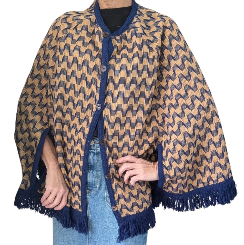 Vintage 1970s Chevron Knit Fringe Cape Coat Boho Retro Western Style M/L